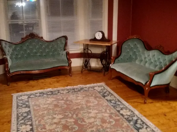 226 Red Schoolhouse Rd, Farmington, ME 04938