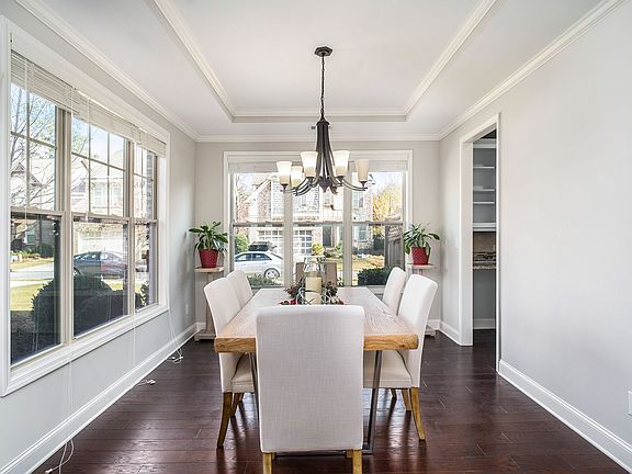 4th image of 729 Park Manor Dr SE