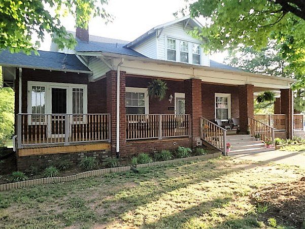 1st image of 499 W Main St