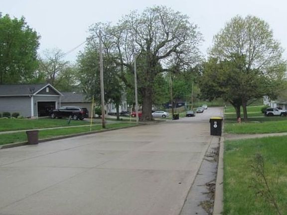 Exterior Neighborhood (street photo)