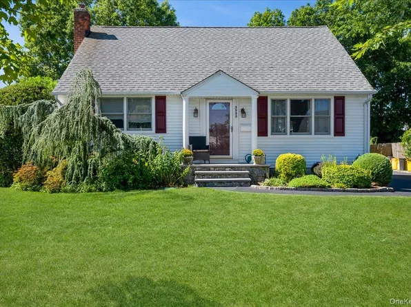 3980 Kingsberry Road, Seaford, NY 11783