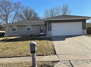 428 Armor Rd, Springfield, IL 62704