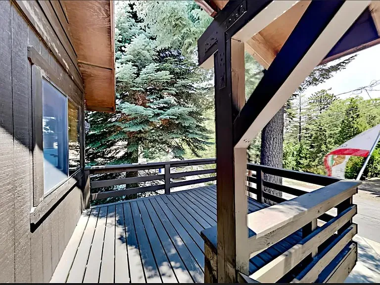 664 Ivy Ln — Photo 8