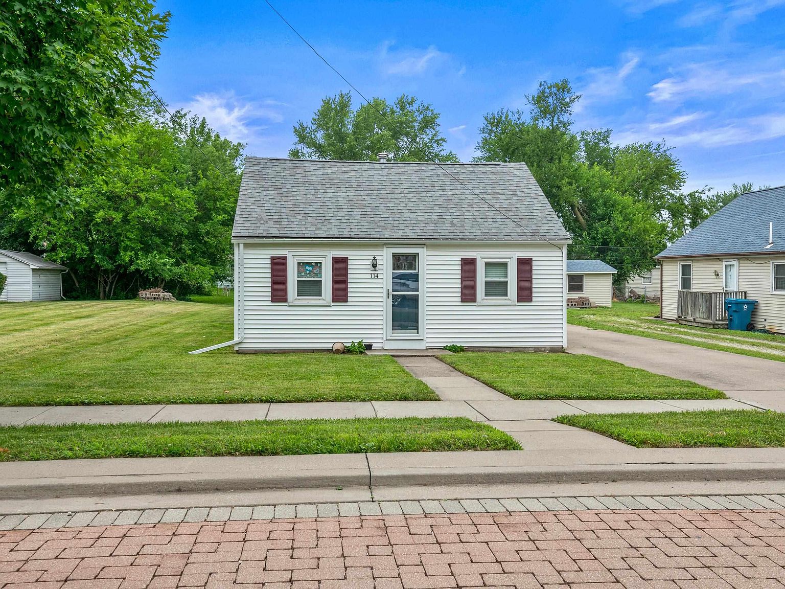 114 1st St, Carbon Cliff, IL 61239 Zillow