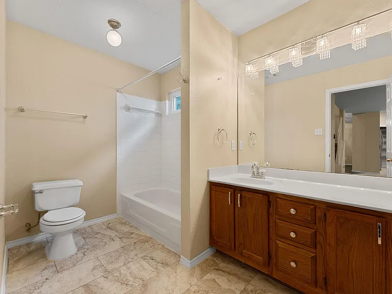 2104 Lobelia Dr — Photo 16