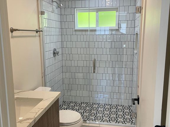 5th image of 711 N Lincoln St #2