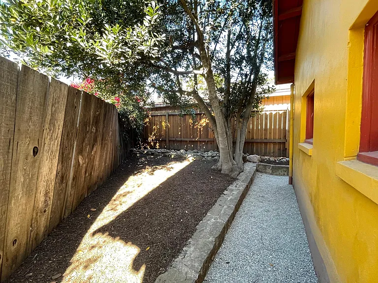 2708 Puesta Del Sol #A — Photo 3