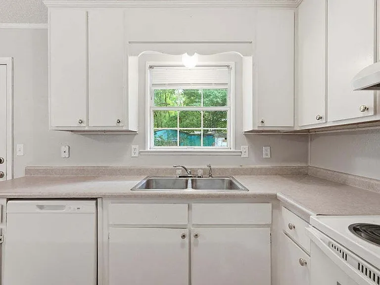 106 Andrews Ave — Photo 18