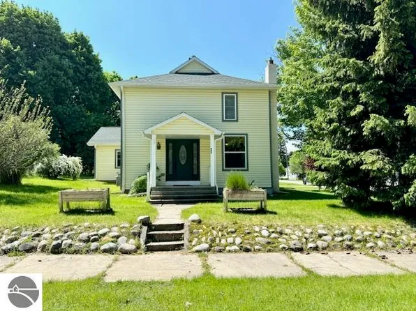 402 E Pine St, Boyne City, MI 49712