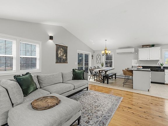 2nd image of 58 Bowler St