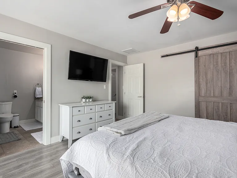 4220 E Becker Ln — Photo 23