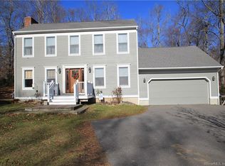 5 King James Dr, East Lyme, CT 06333
