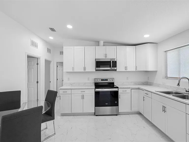 6847 Woodsman Dr — Photo 32