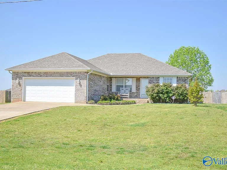 18201 Menefee Rd — Photo 2
