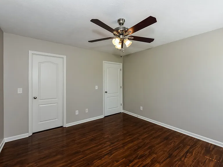817 Sandworth Cv — Photo 15