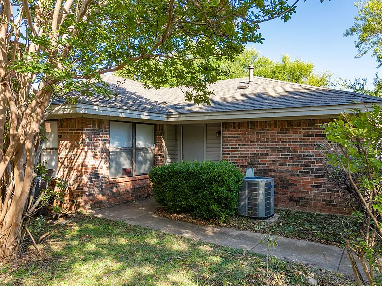 4605 & 4607 Menzer Rd — Photo 30