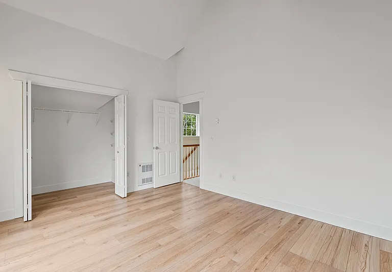 910 N 74th St — Photo 13