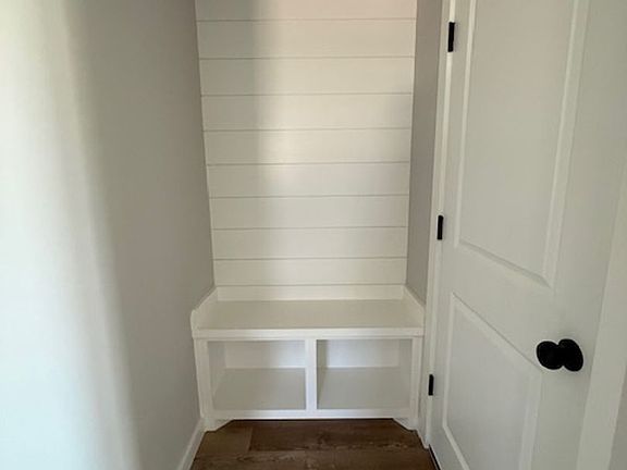 5th image of 942 Minda St