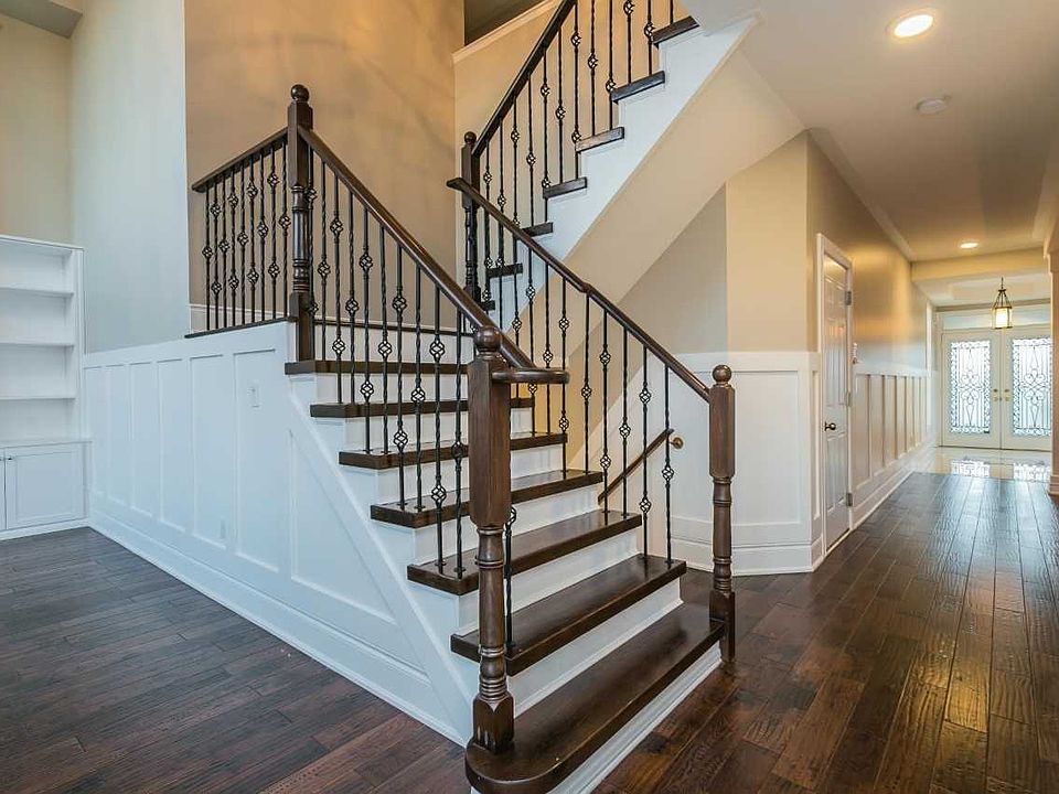 2nd image of 3344 Roma Ave