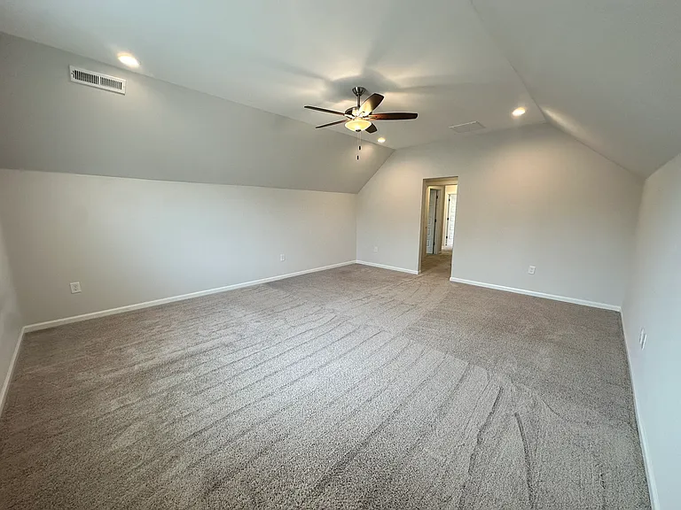 1139 Overlake Dr — Photo 13