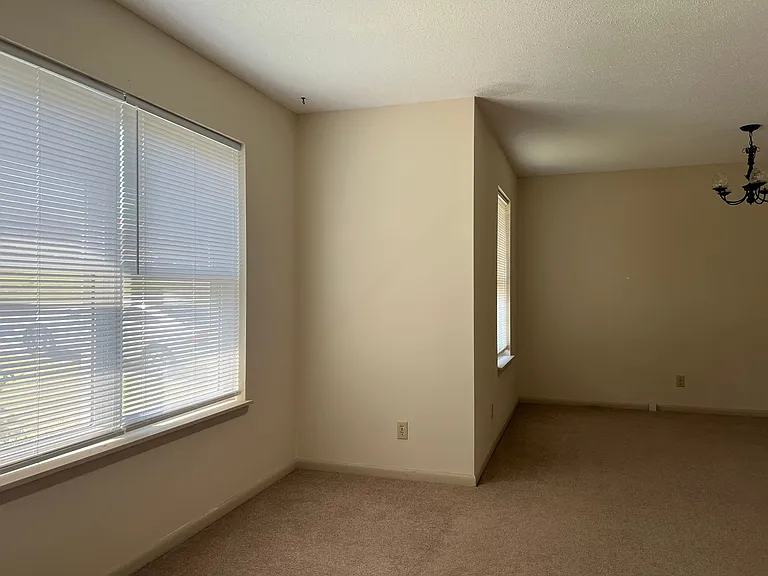4612 N Cypress St — Photo 3