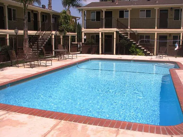 312 J Ave — Photo 2