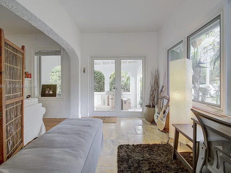 1212 Medina Ave — Photo 4