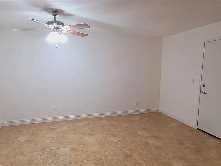 305 N 10th St #33 — Photo 5