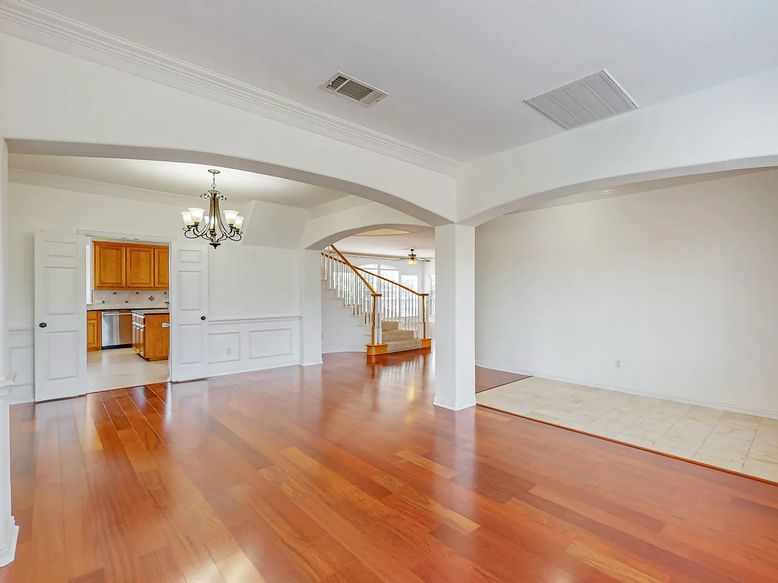 4 bed, 2.5 bath, 2967 sqft, $3,250 — Photo 4