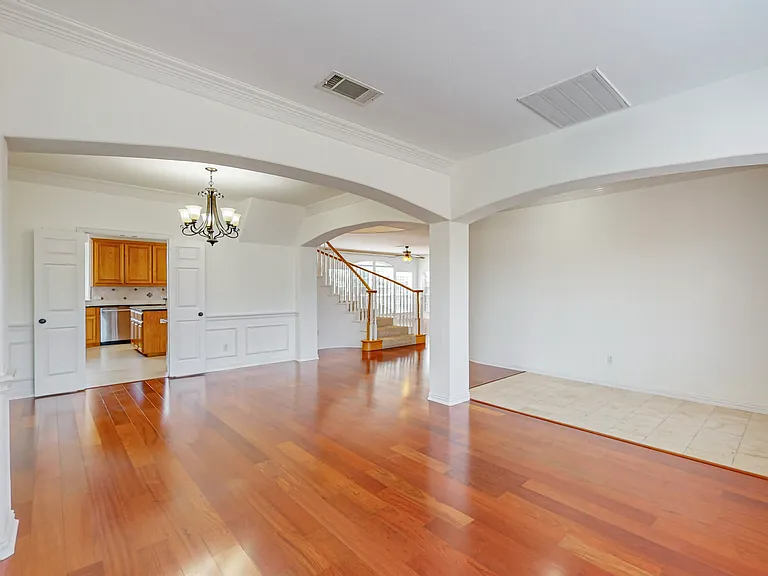 8609A Rugby Dr — Photo 4