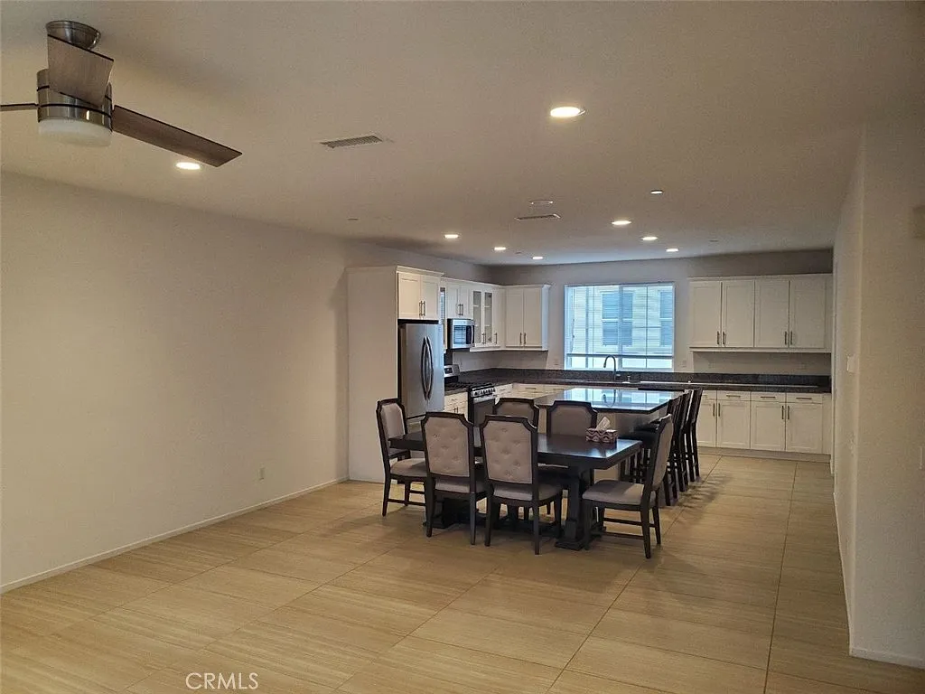 4 bed, 3.5 bath, 2242 sqft, $3,700 — Photo 4