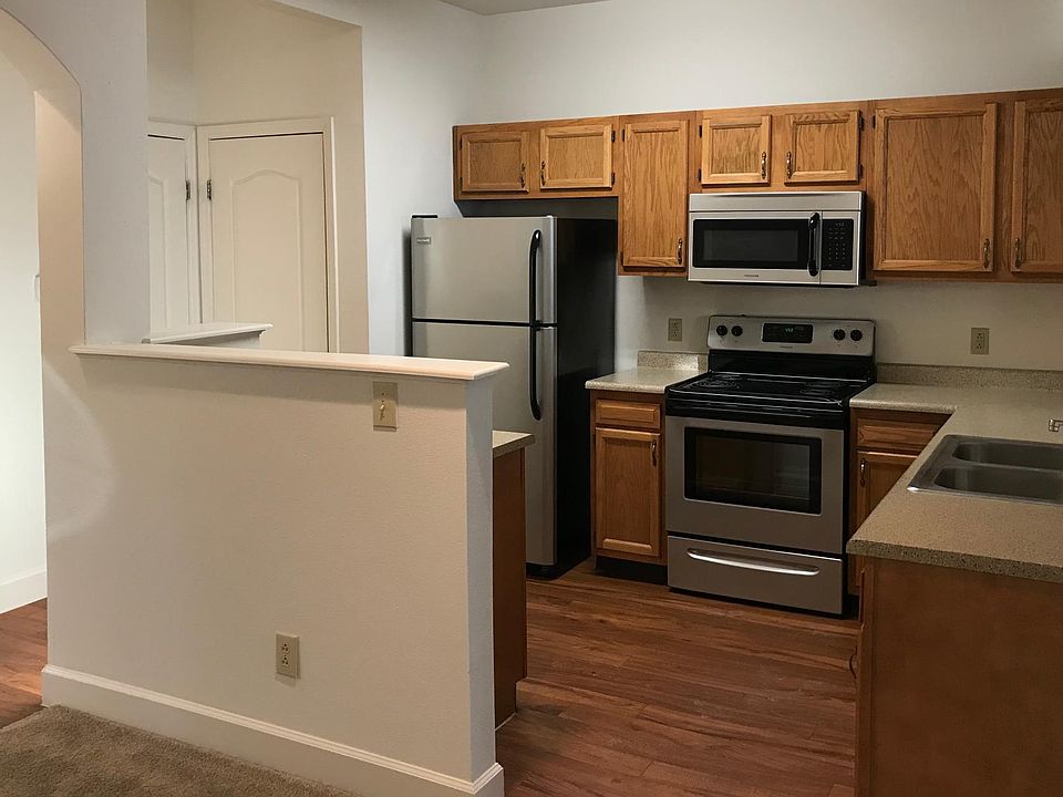 2nd image of 2489 Edgewater Dr APT 3