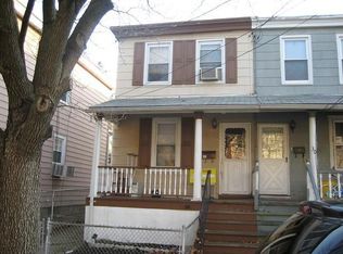 32 Rush St, Riverside, NJ 08075