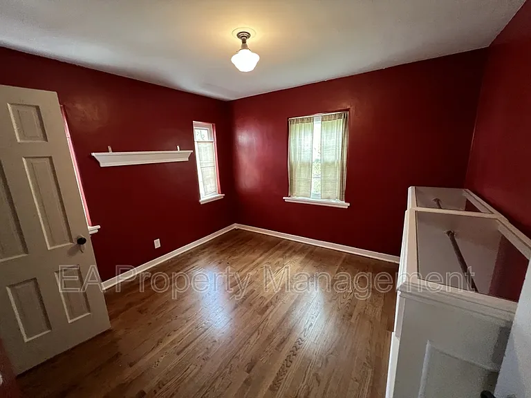 411 Wellesley Dr SE — Photo 14