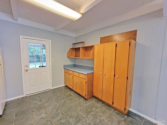 5th image of 102 Tennessee Dr