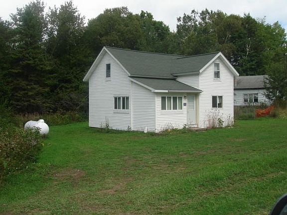 3rd image of W914 Old Portage Trl