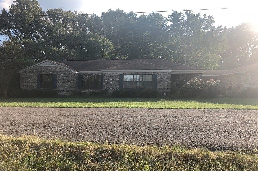 2nd image of 662 Glassco Dr