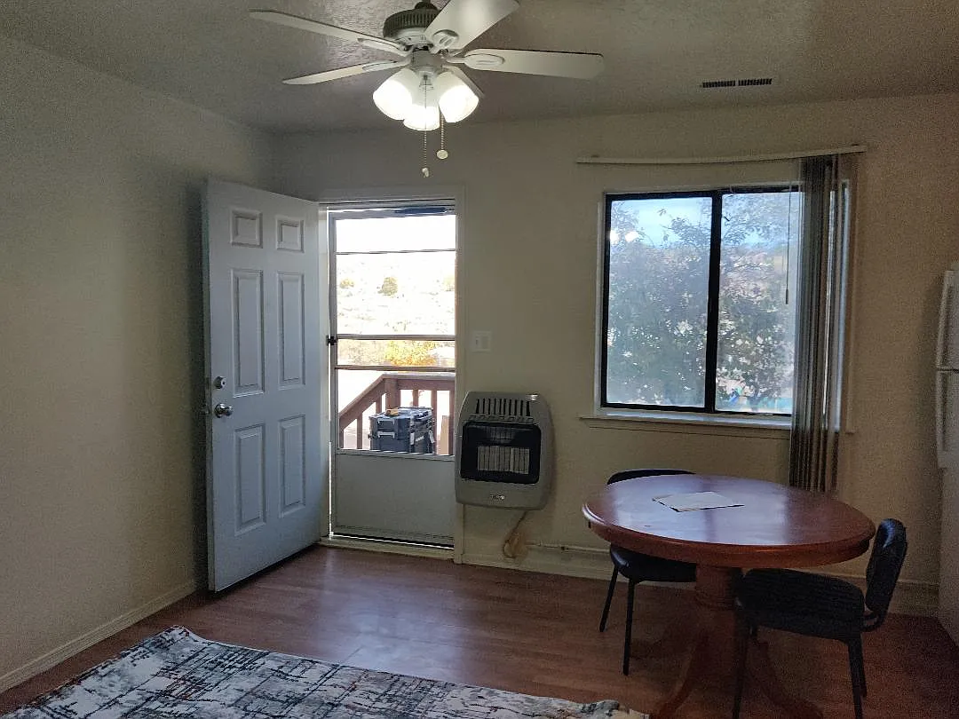 811 Georgiana Dr — Photo 2
