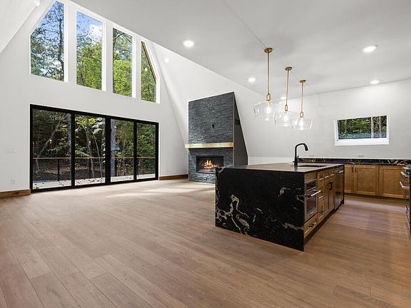 4th image of 101 Pine Ln