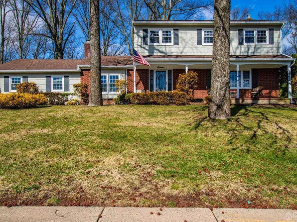 11 Adrian Way, Edison, NJ 08820