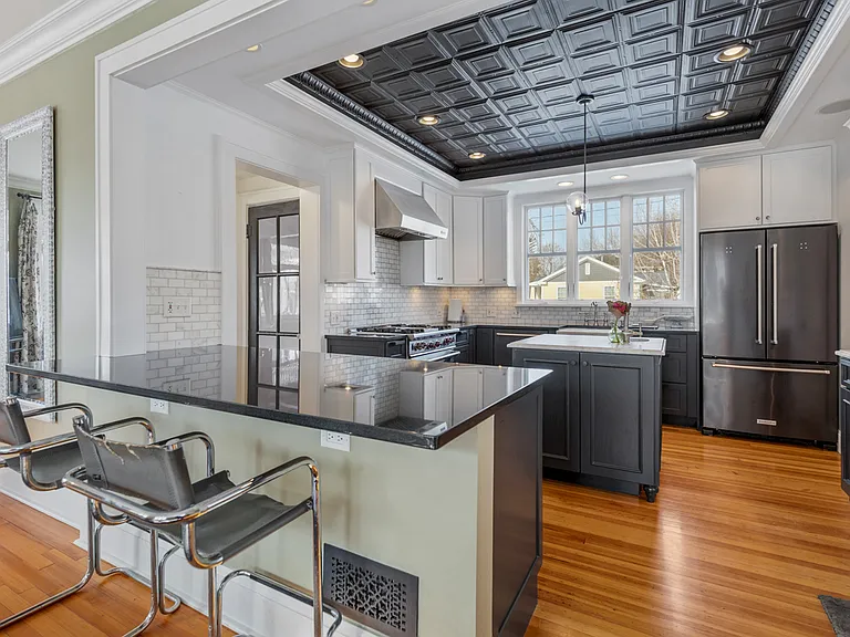 304 S 3rd Ave — Photo 8