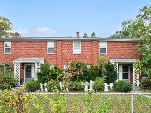 1440 Carew St, Springfield, MA 01104