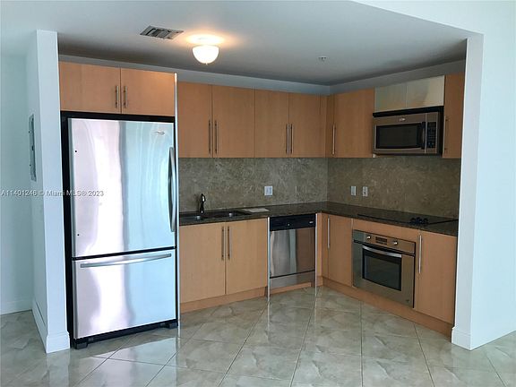 3rd image of 300 Biscayne Blvd #1903