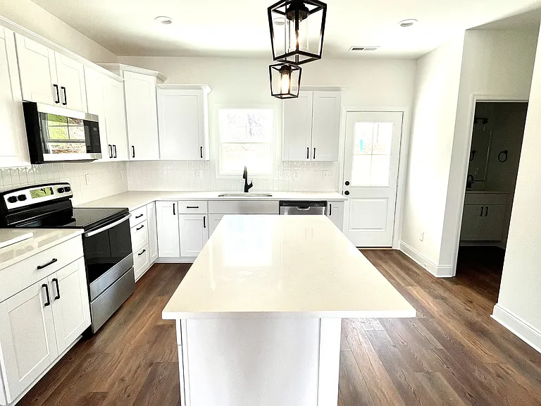 110 Aaron Pl — Photo 8