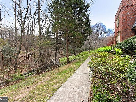 3rd image of 1414 S Barton St APT 447