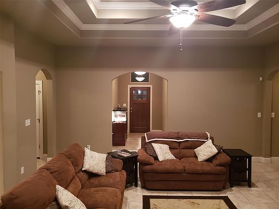 3rd image of 6840 Woodridge Dr