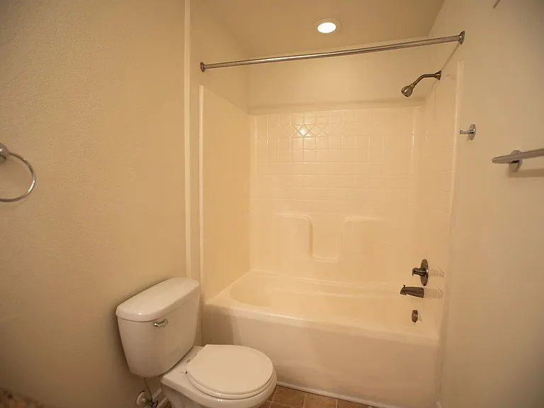 Featherstone Apartments at Kiln Creek — Photo 39