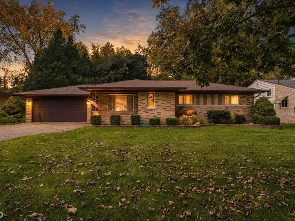 7429 Farr Ct, Shelby Township, MI 48316