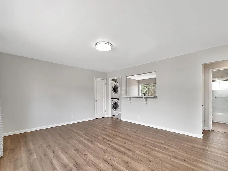 745 Liberty St — Photo 6