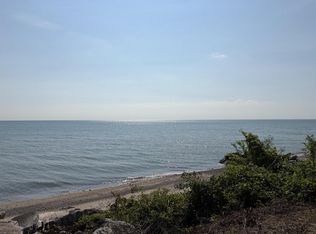 9253 Lakeshore Dr, Pleasant Prairie, WI 53158